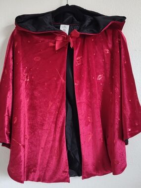 Disney Store Hocus Pocus Mary Sanderson Red Cape Hooded Velvet Witch Magic